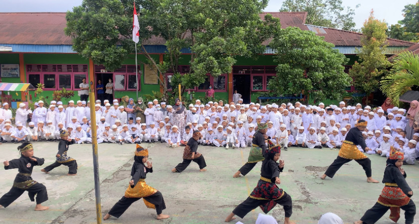 MI Alkhairaat Mogolaing : Siswa tampilkan ekstrakulikuler di madrasah