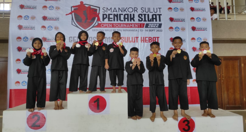 Atlet pencak silat MI Alkhairaat borong medali di kejuaraan SMANKOR Sulut